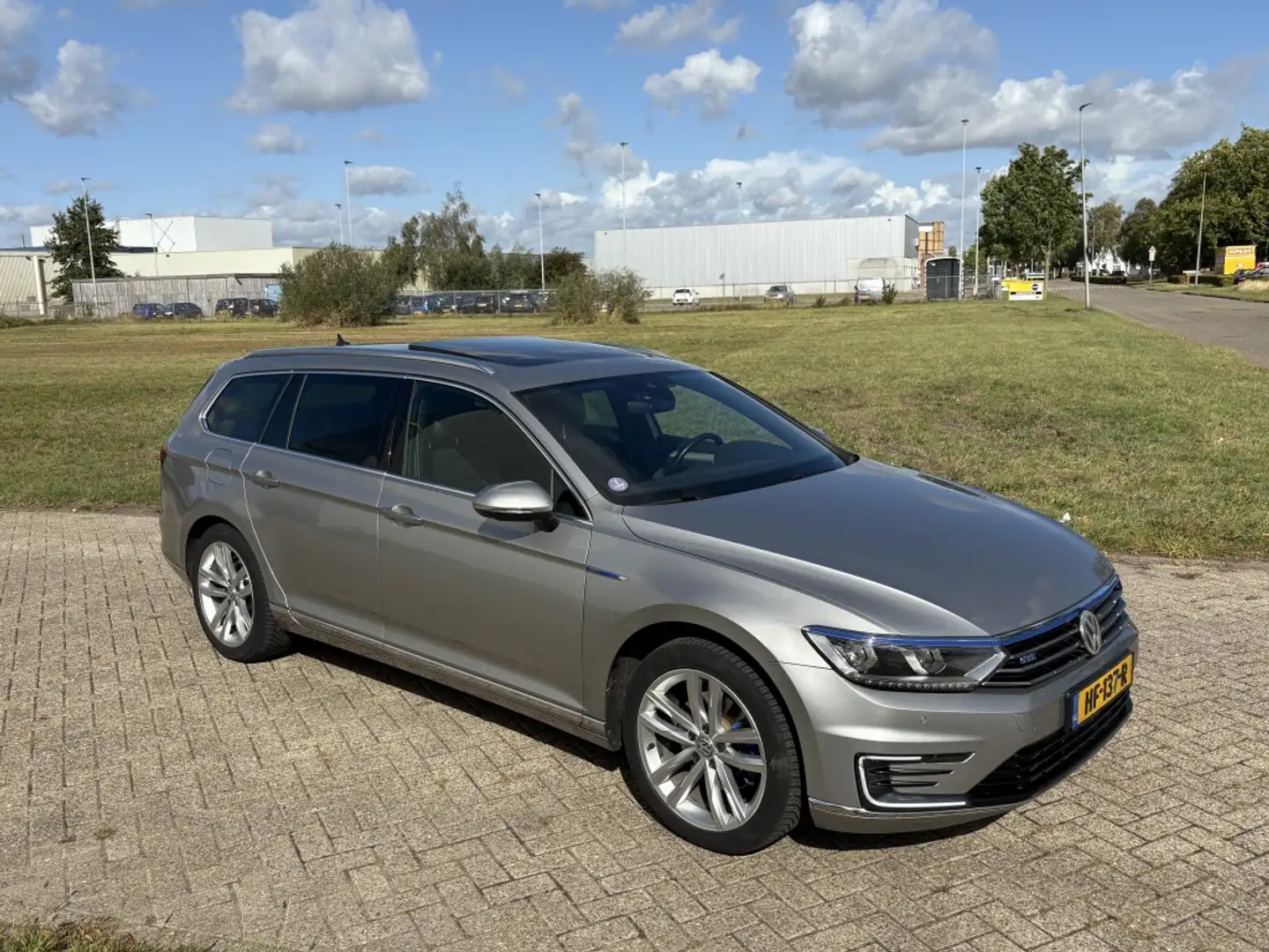 Volkswagen Passat Variant 1.4 TSI GTE Highline Grijs - 2