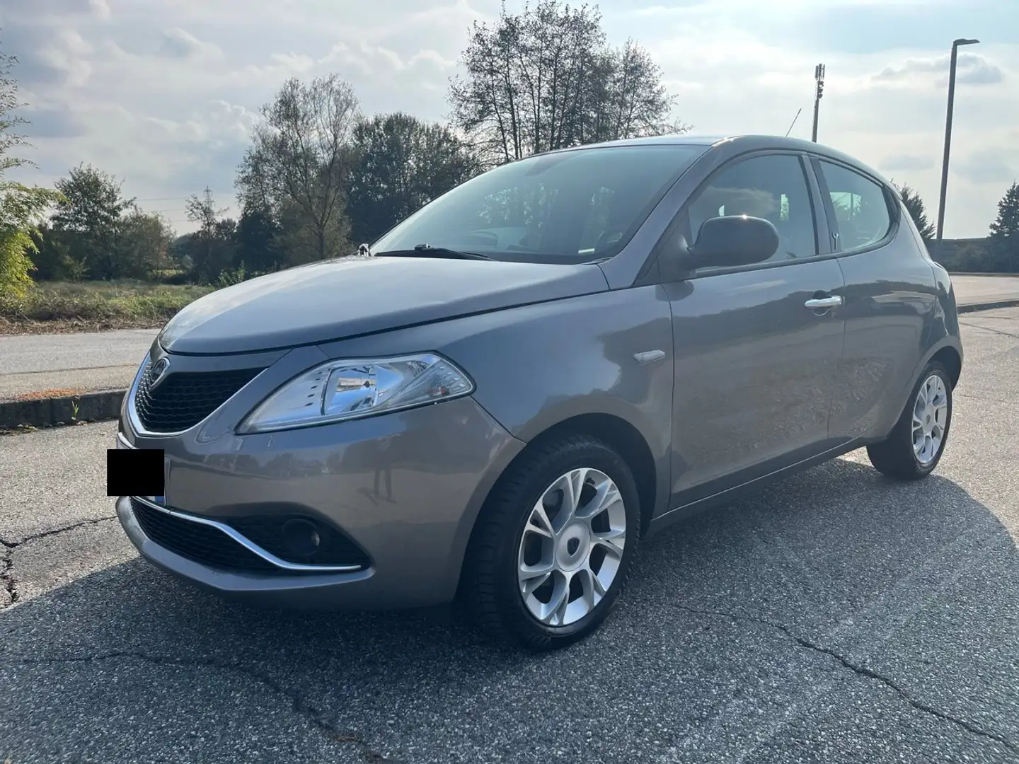 Lancia Ypsilon Ypsilon 2017 1.3 mjt UnYca s Grijs - 1