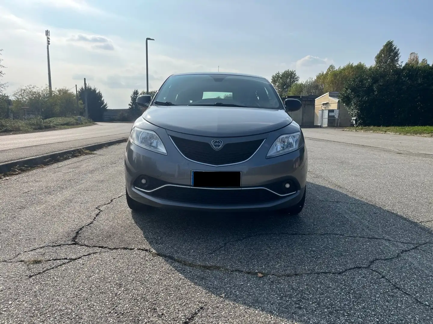 Lancia Ypsilon Ypsilon 2017 1.3 mjt UnYca s Grijs - 2