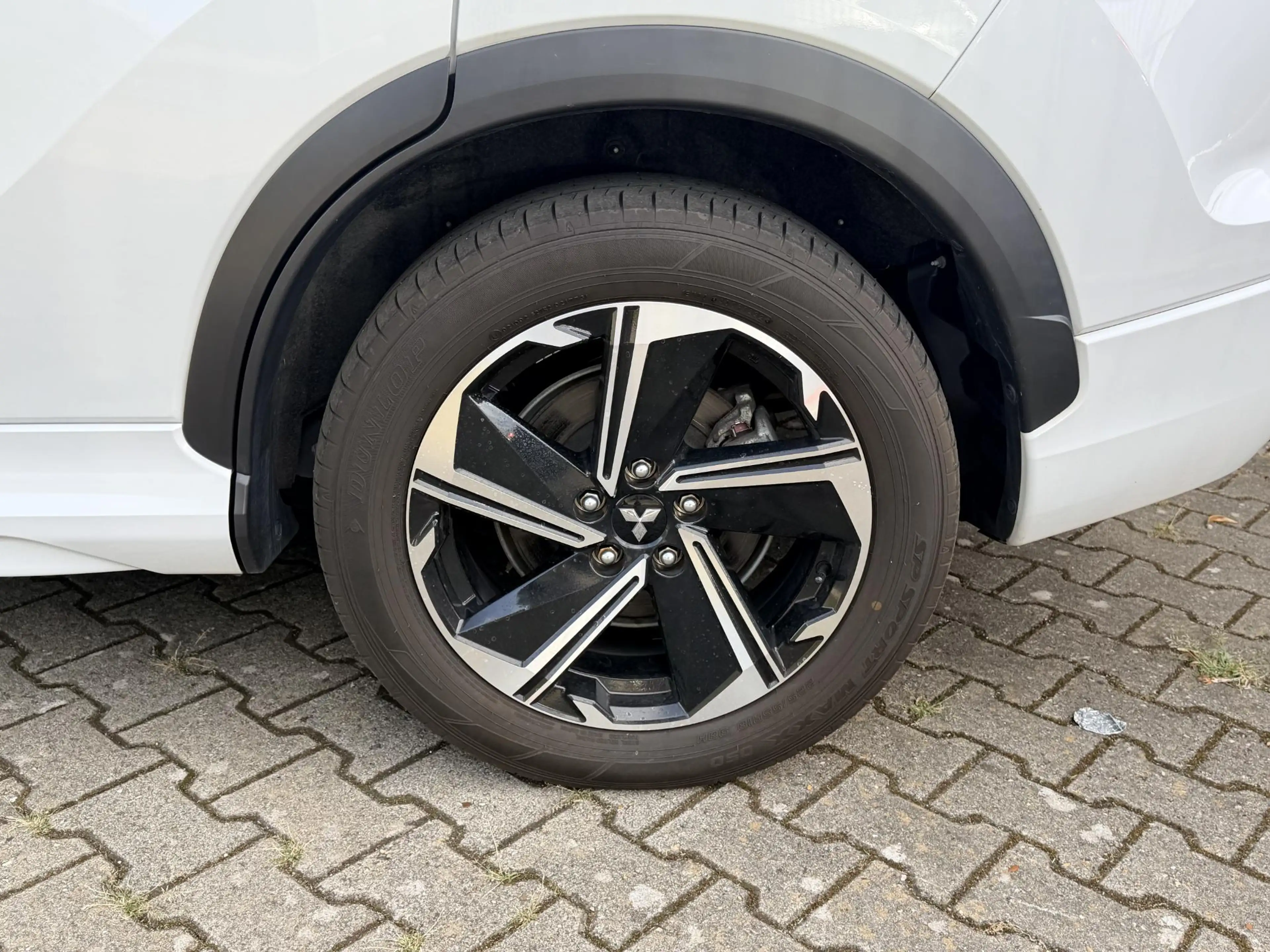 Mitsubishi Eclipse Cross 2.4 PHEV Black Edition *Winterpakket* — photo 18