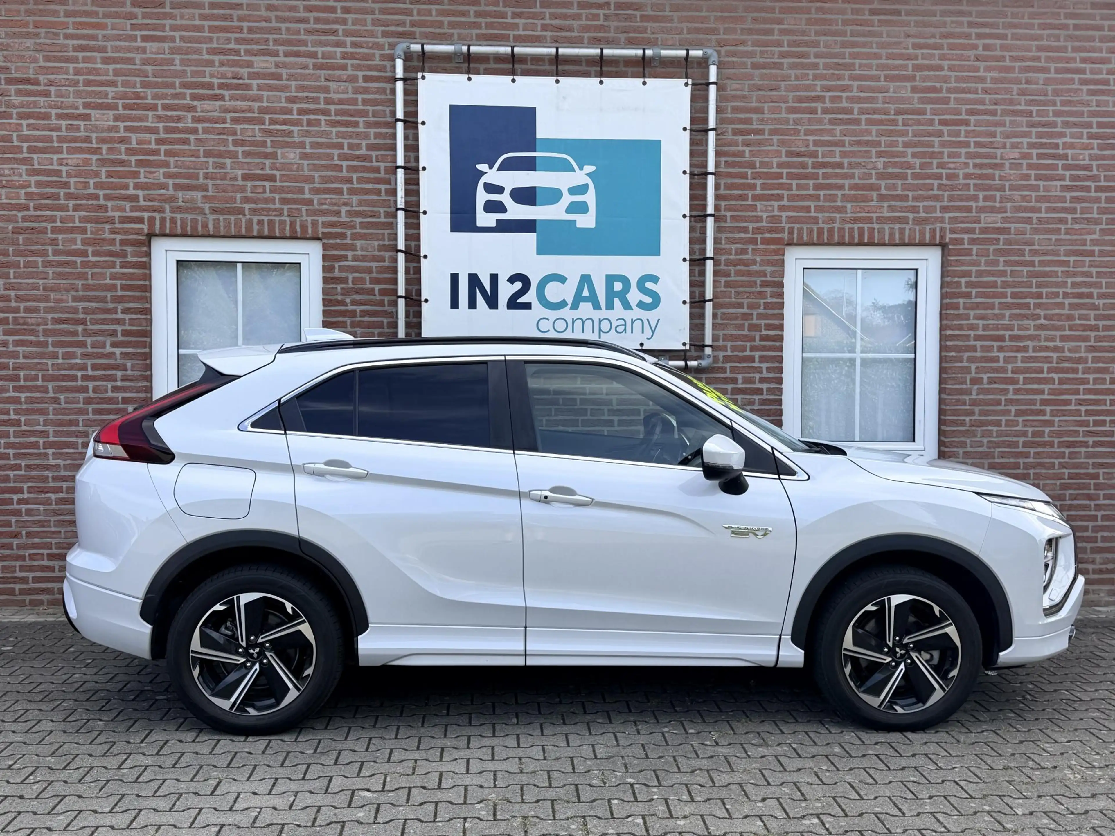 Mitsubishi Eclipse Cross 2.4 PHEV Black Edition *Winterpakket* — photo 4