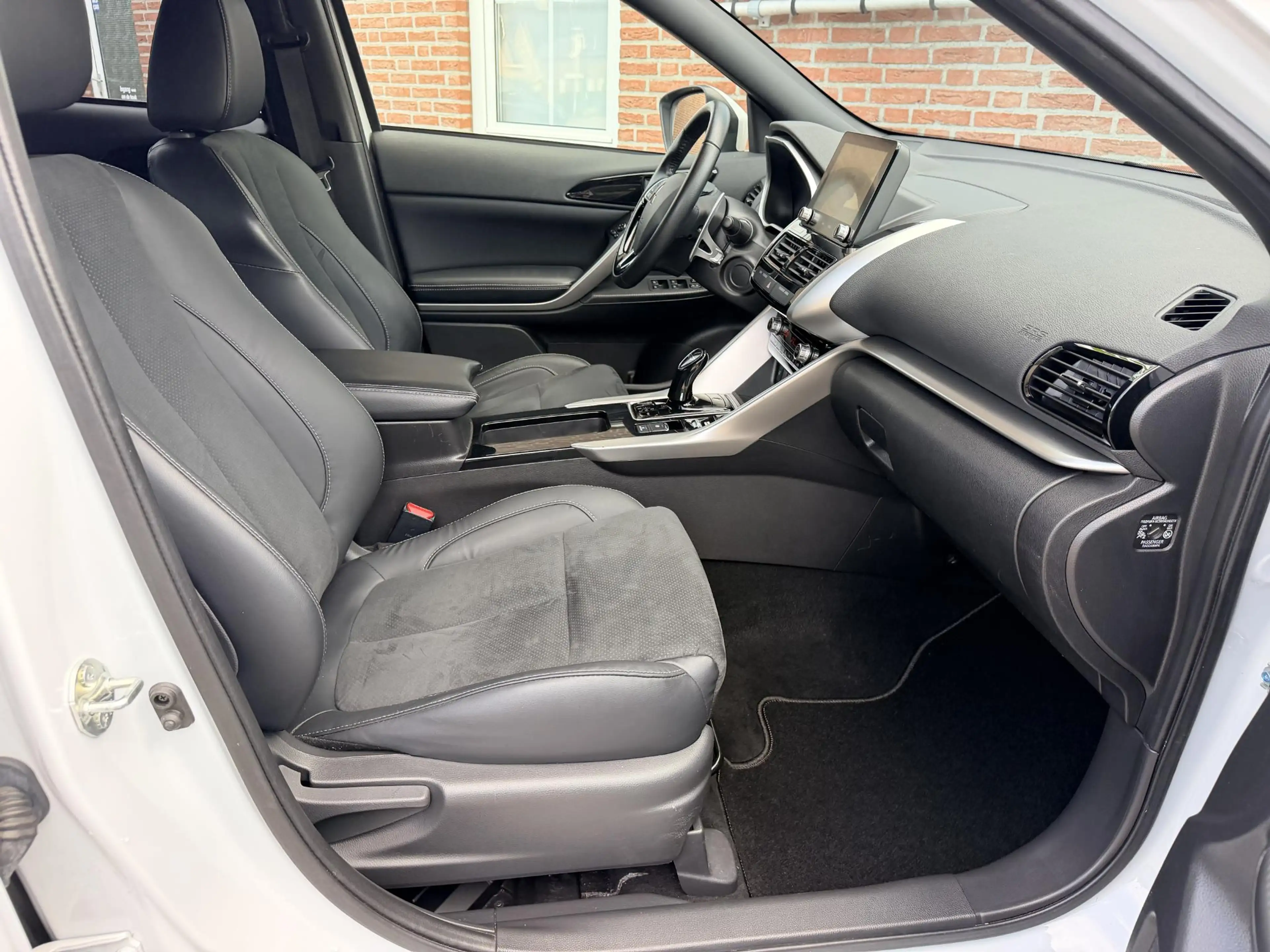 Mitsubishi Eclipse Cross 2.4 PHEV Black Edition *Winterpakket* — photo 7