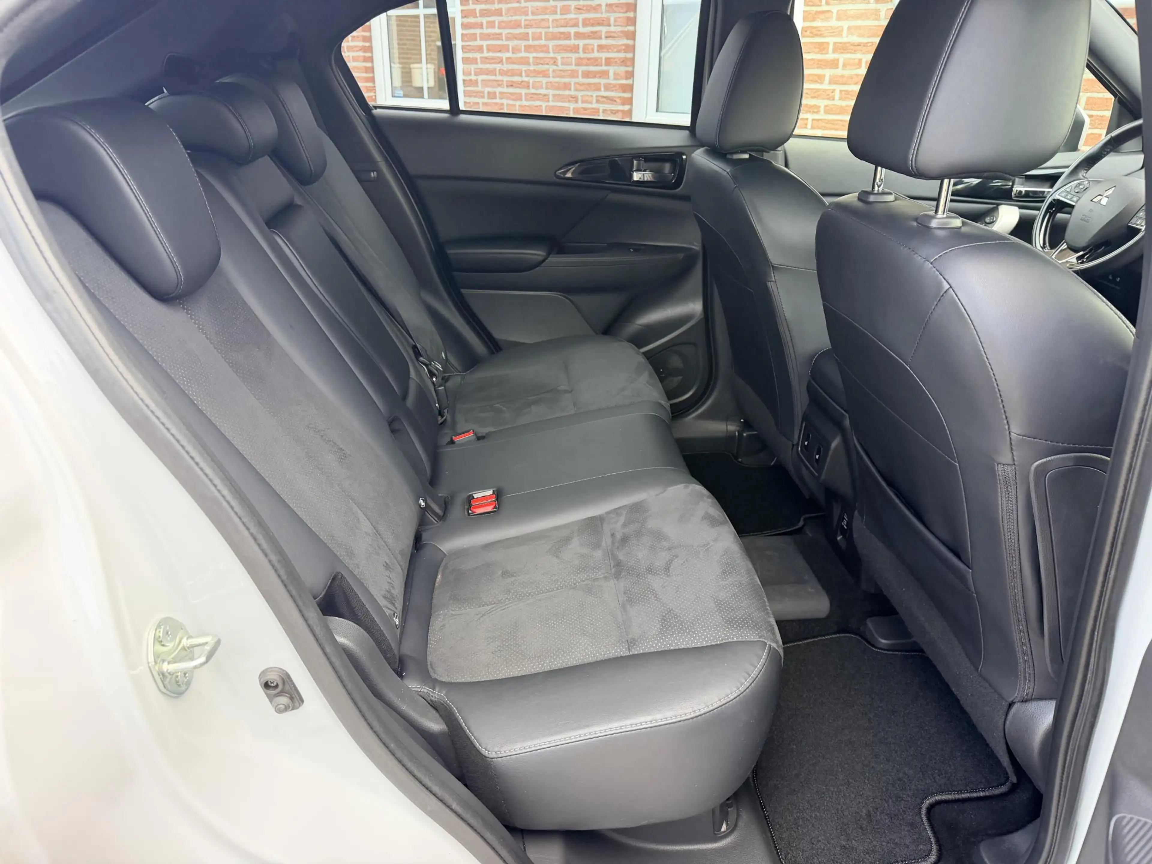 Mitsubishi Eclipse Cross 2.4 PHEV Black Edition *Winterpakket* — photo 8