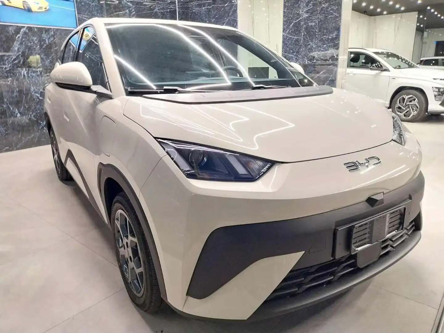 BYD Dolphin Surf 43,2 kWh Comfort PROMO LEASING Blanc - 2