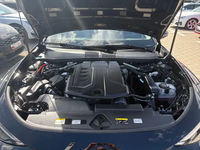 Audi A6 view 12