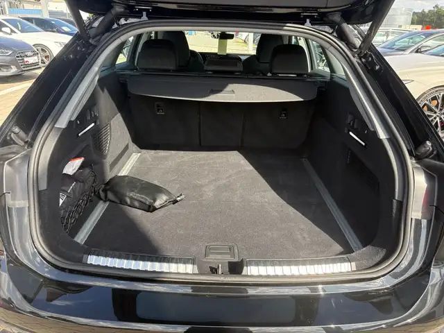 Audi A6 view 11