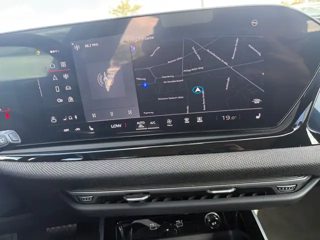 Audi A6 view 14