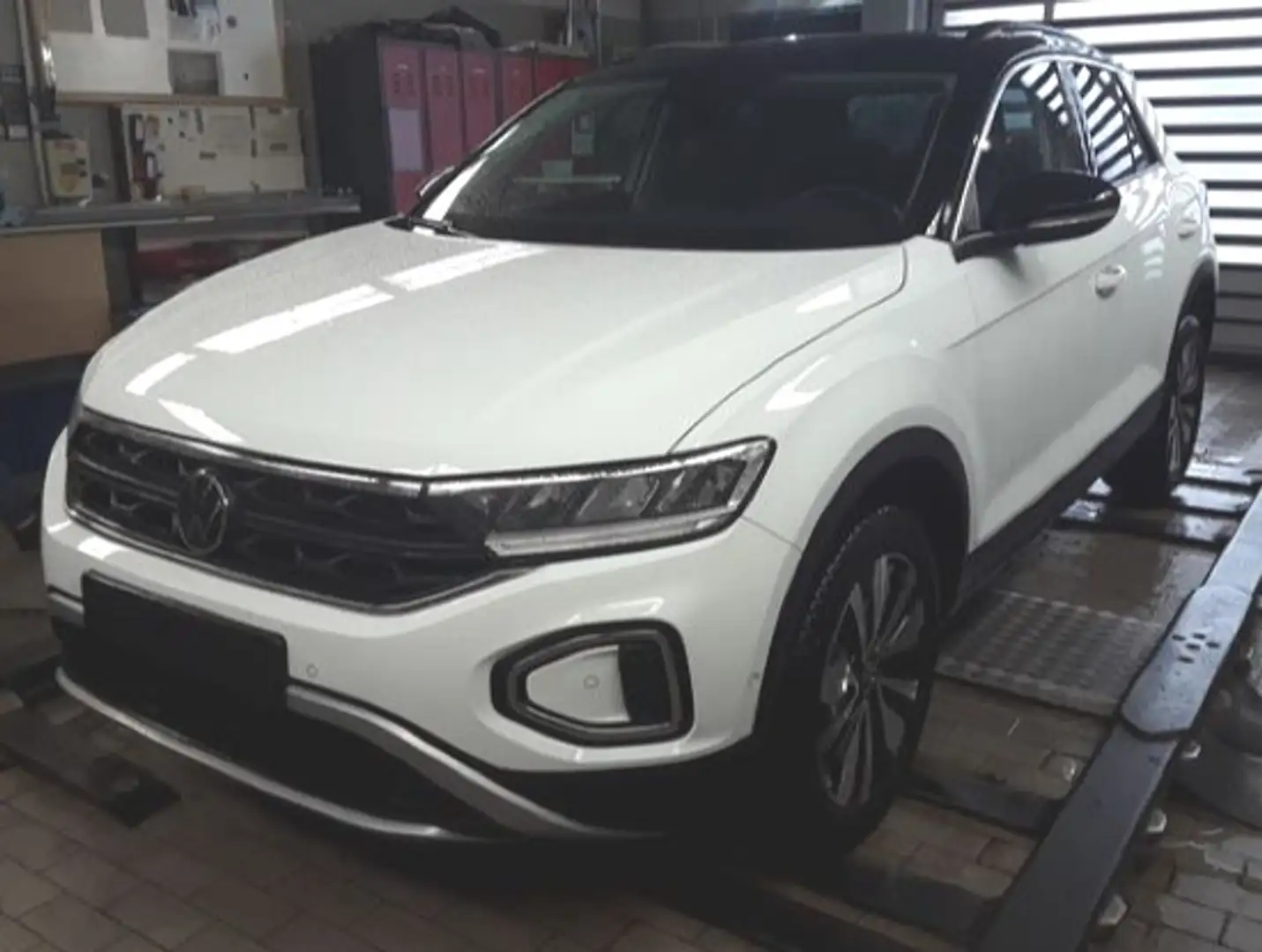 Volkswagen T-Roc 1.5 TSI DSG MOVE NAVI LED SITZHZG VIRTUAL Weiß - 2