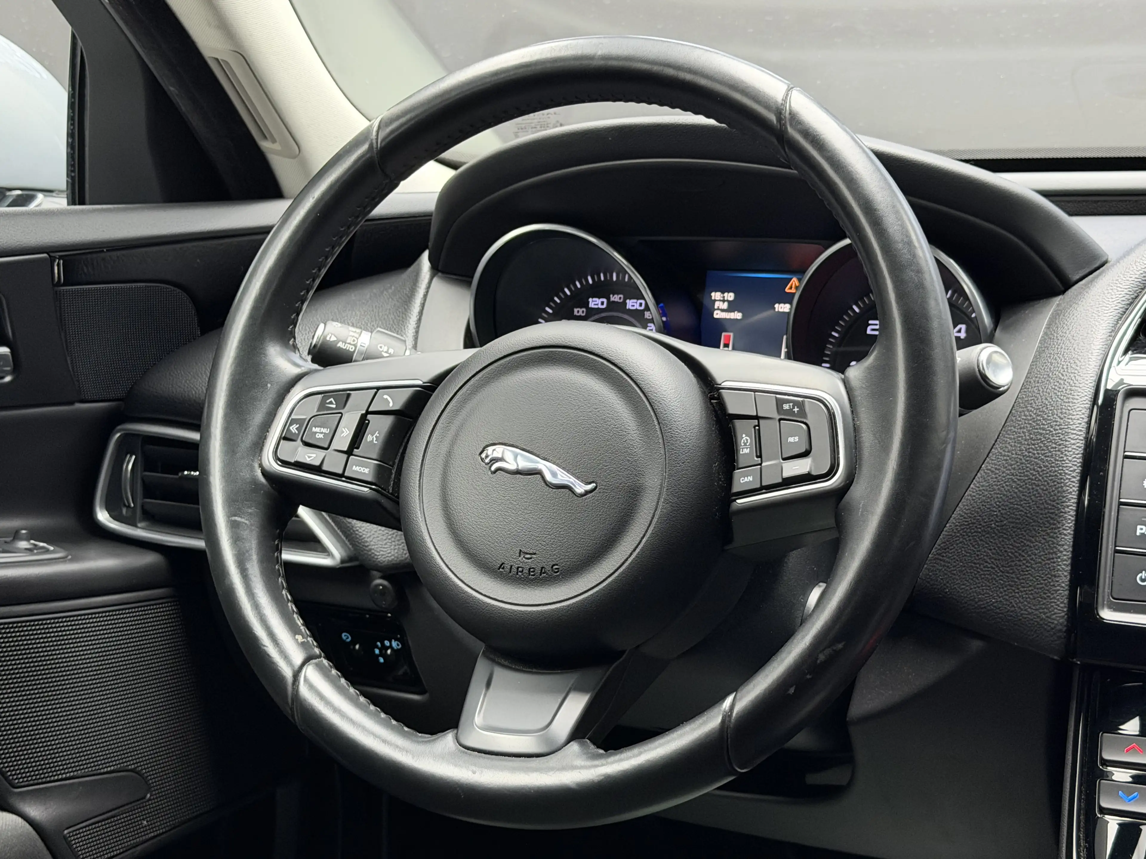 Jaguar XE 2.0 D E-Performance * GPS + REGU + GARANTIE * — photo 12