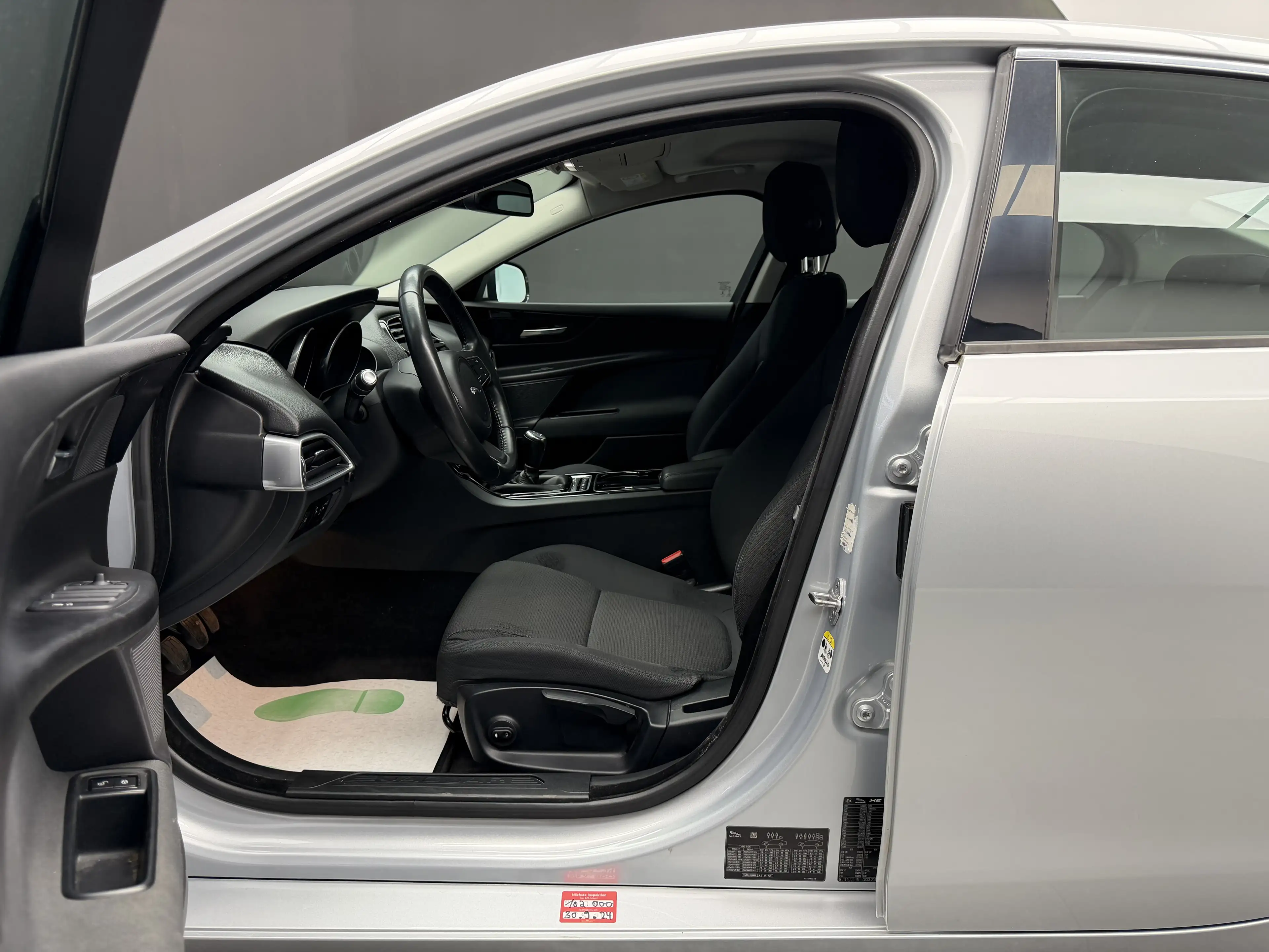 Jaguar XE 2.0 D E-Performance * GPS + REGU + GARANTIE * — photo 8