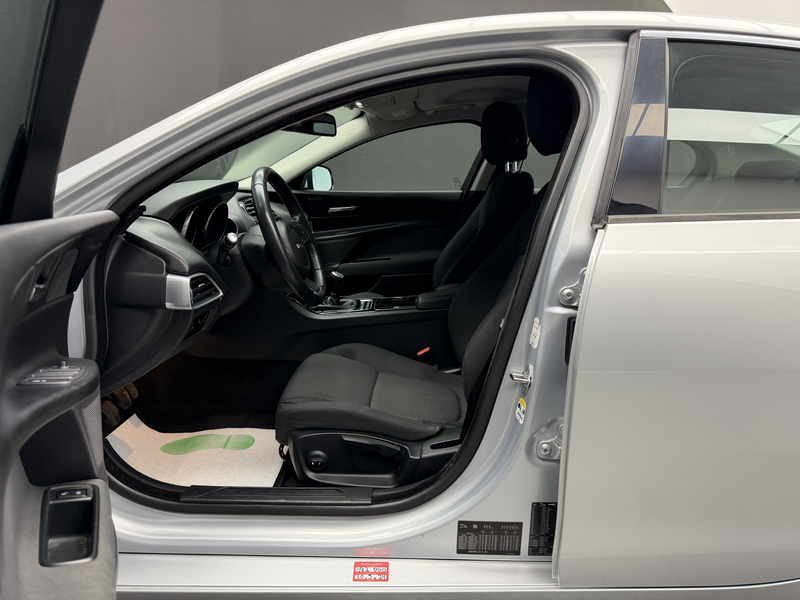 Jaguar XE 2.0 D E-Performance * GPS + REGU + GARANTIE * — photo 8