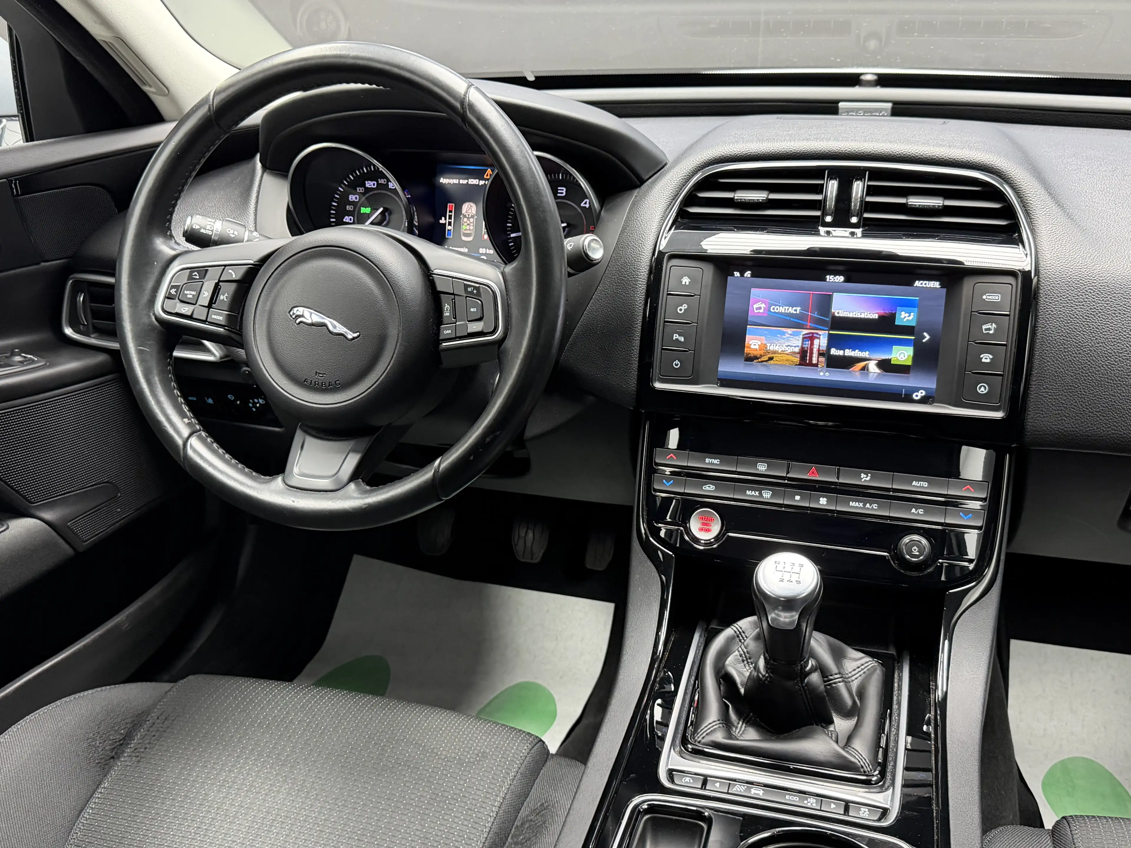 Jaguar XE 2.0 D E-Performance * GPS + REGU + GARANTIE * — photo 11