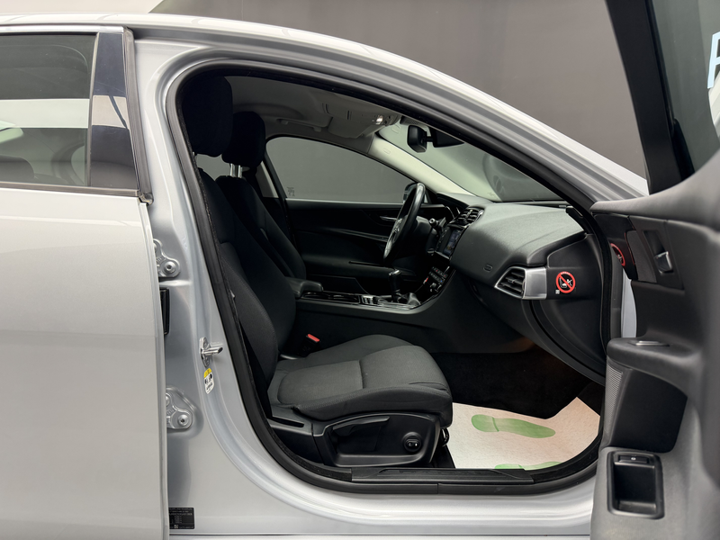 Jaguar XE 2.0 D E-Performance * GPS + REGU + GARANTIE * — photo 9