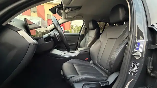 BMW 3 Series view 10