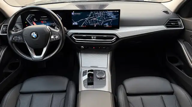 BMW 3 Series view 9