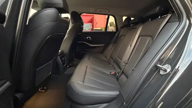 BMW 3 Series view 11