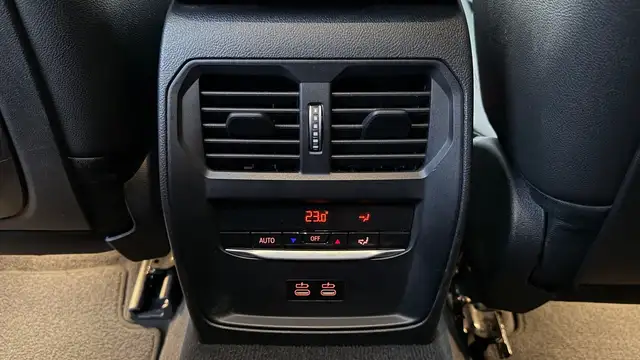 BMW 3 Series view 22