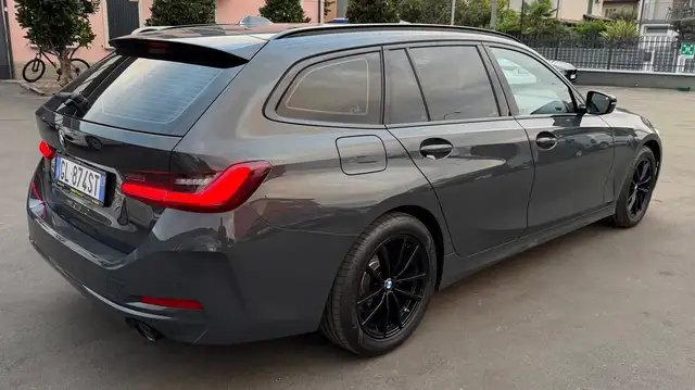BMW 3 Series view 8