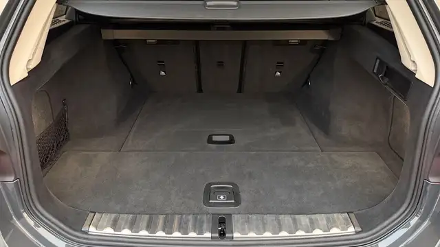 BMW 3 Series view 24