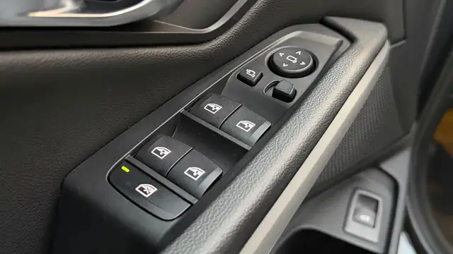 BMW 3 Series view 17