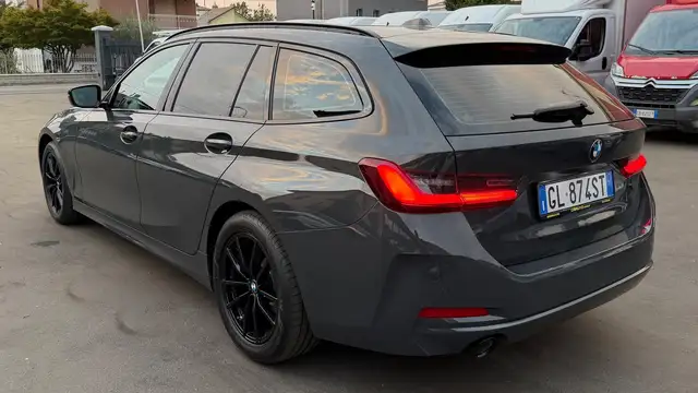 BMW 3 Series view 6