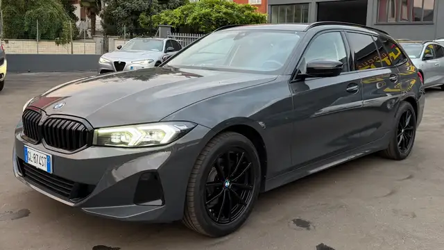 BMW 3 Series view 3