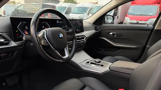 BMW 3 Series view 18