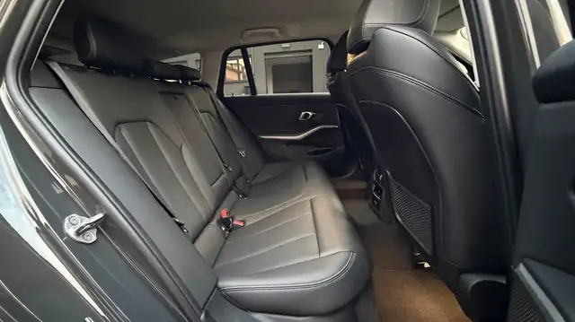 BMW 3 Series view 12