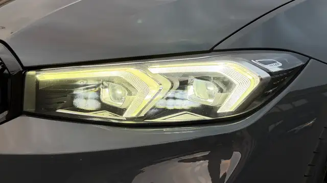 BMW 3 Series view 4