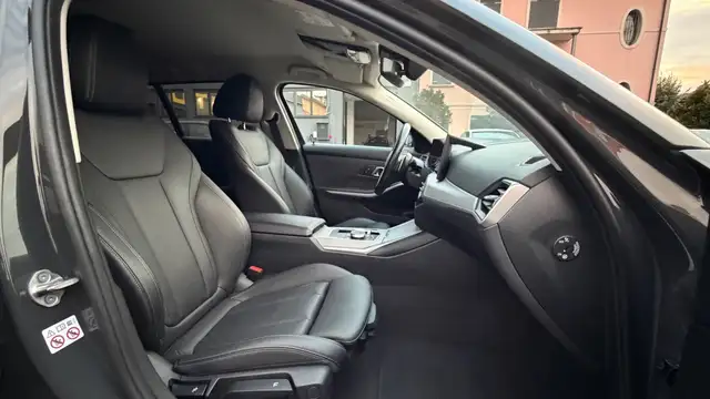 BMW 3 Series view 13