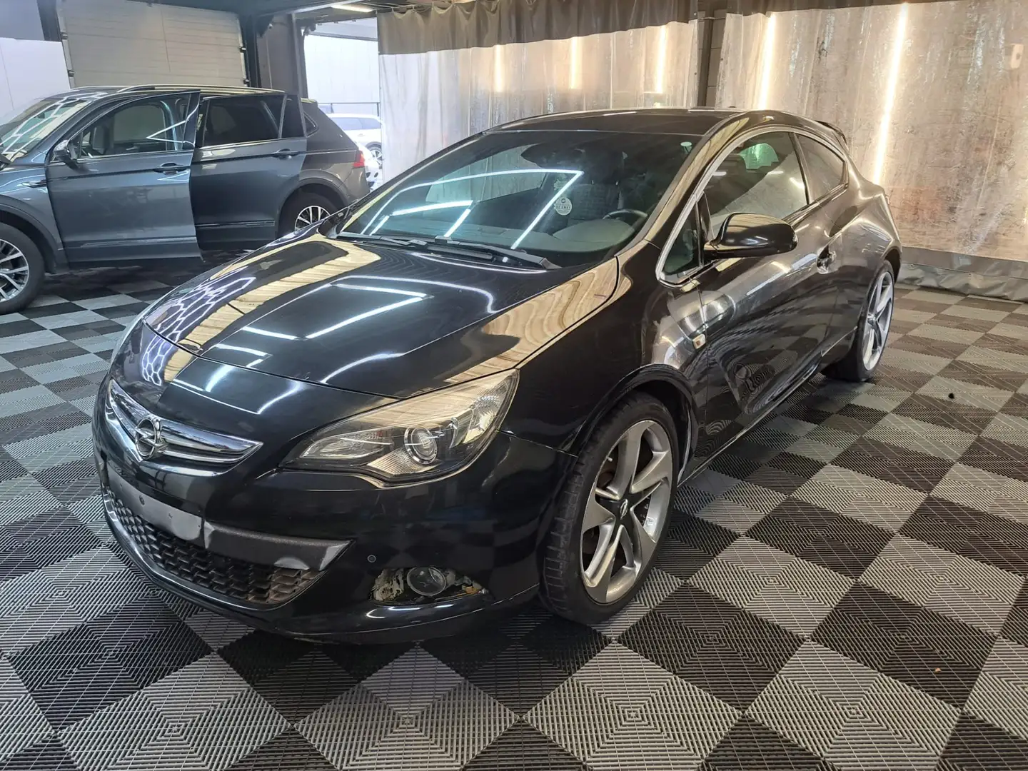 Opel Astra GTC 1.4 Turbo bj. 2016 69000km Noir - 1