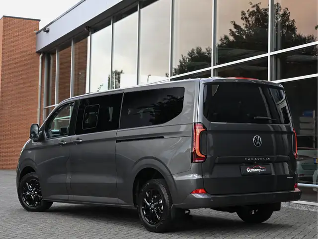Volkswagen Transporter view 2