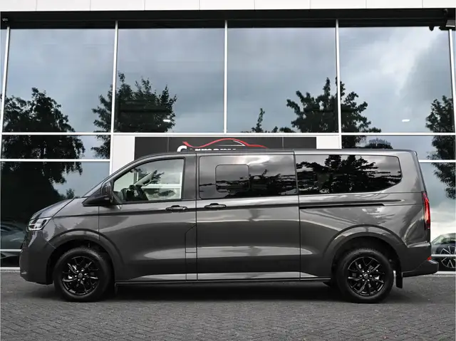 Volkswagen Transporter view 4