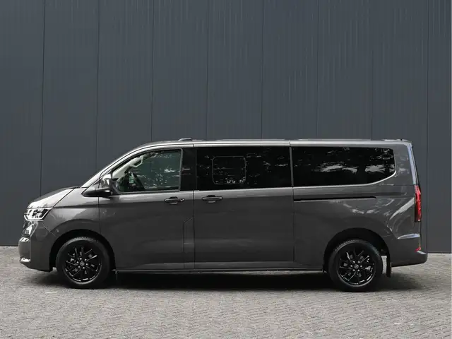 Volkswagen Transporter view 14