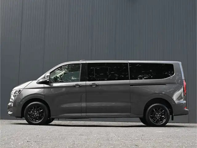 Volkswagen Transporter view 11