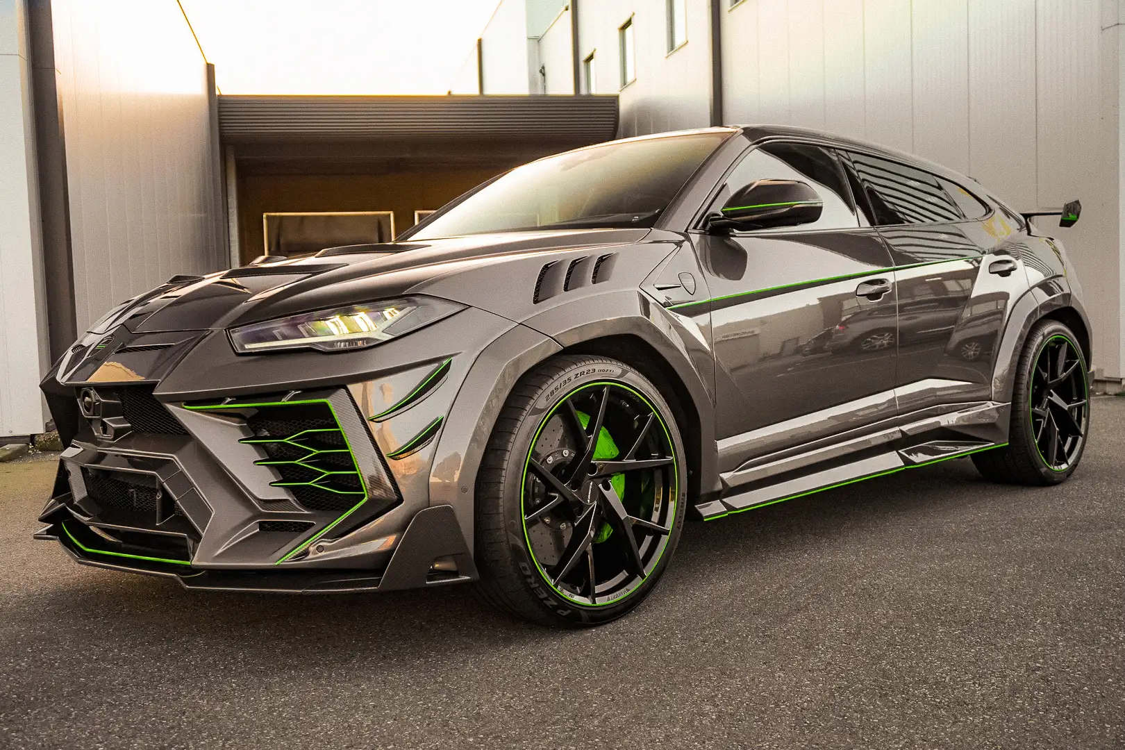 Lamborghini Urus V8 - Mansory Venatus - Grigio Keres Gris - 2