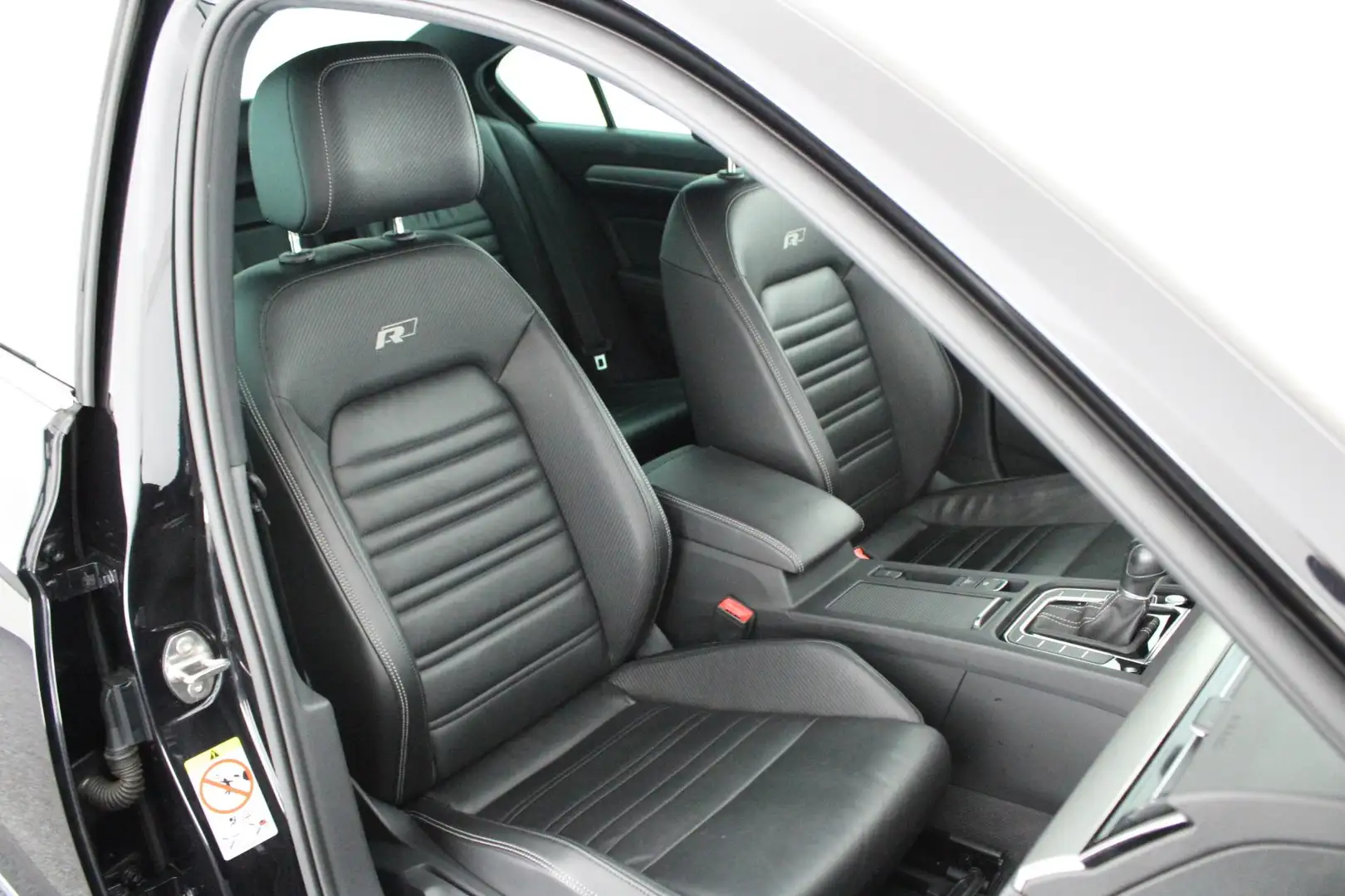 Volkswagen Passat 1.4 TSI 150pk DSG ACT 2x R-Line Camera Leder Led V Zwart - 2