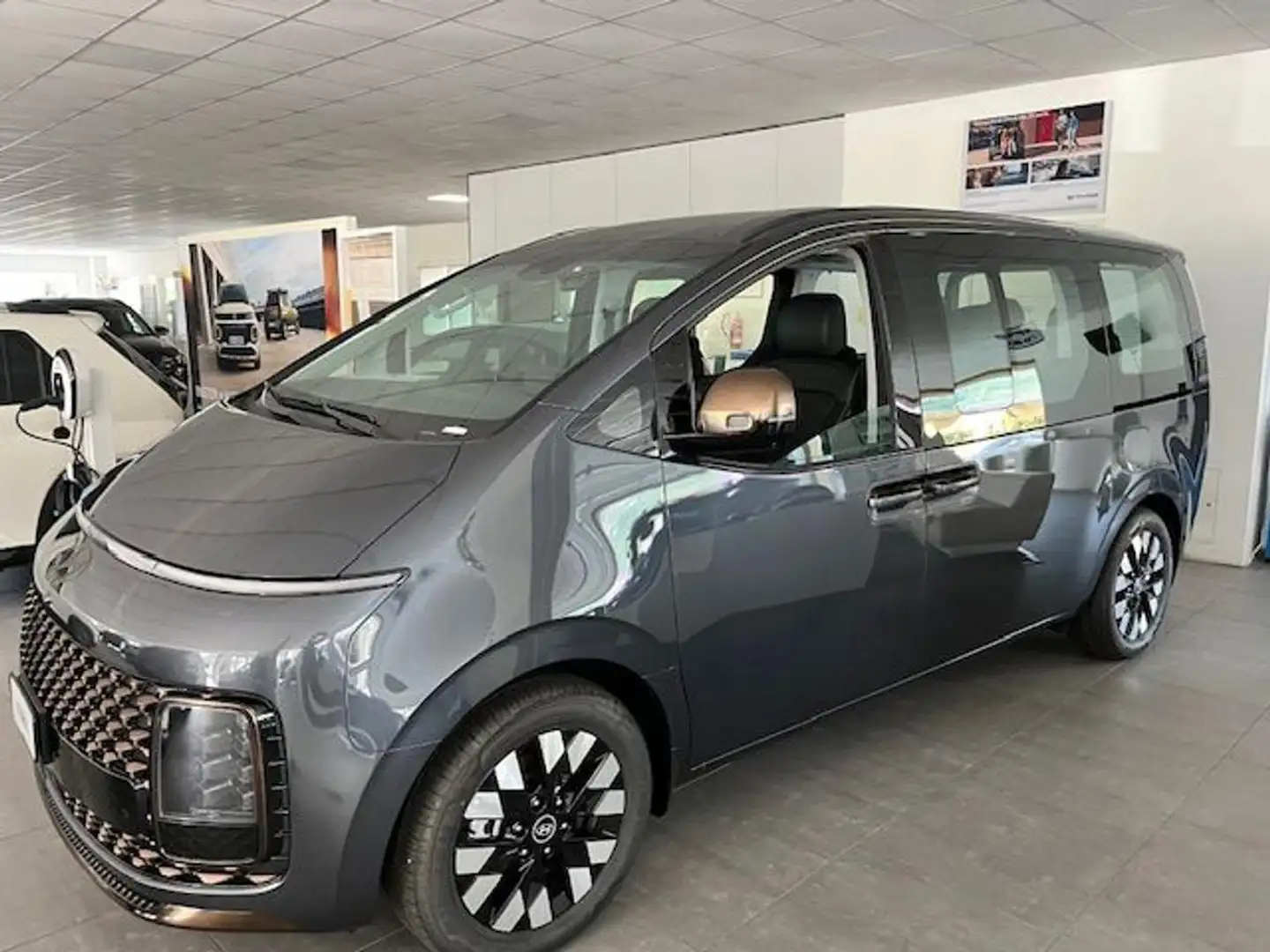 Hyundai STARIA 1.6 HEV AT 2WD 7 posti Luxury KM0 Grigio - 1