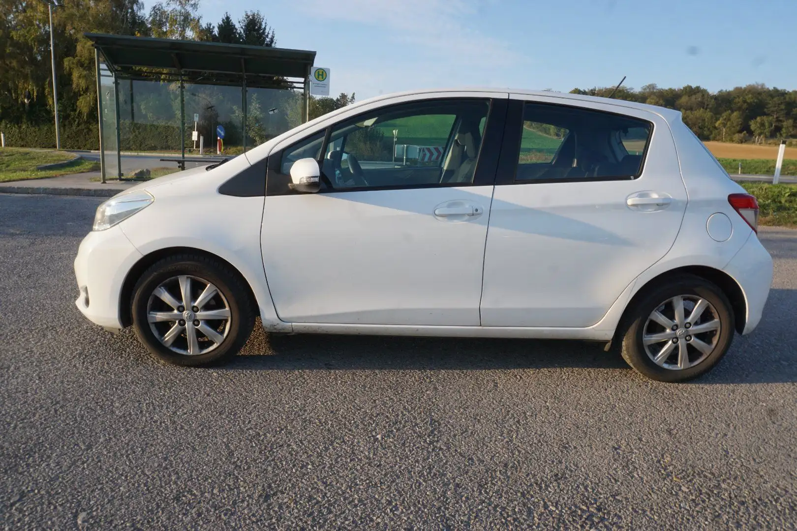 Toyota Yaris 1,0 Edition 2014 Weiß - 2