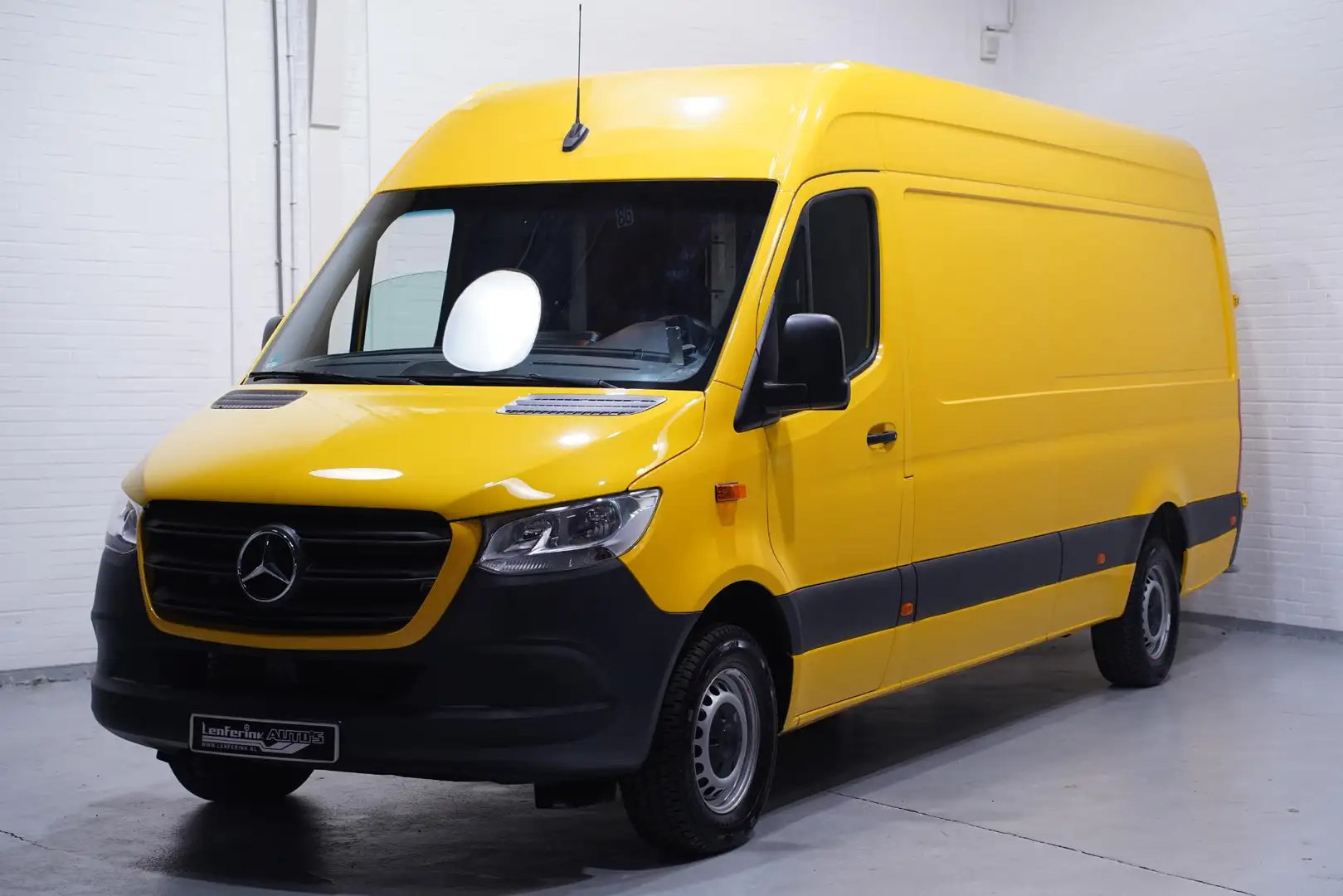 Mercedes-Benz Sprinter 317 CDI 170 pk L3H2 DHL Uitvoering, Navi, Camera O Geel - 2