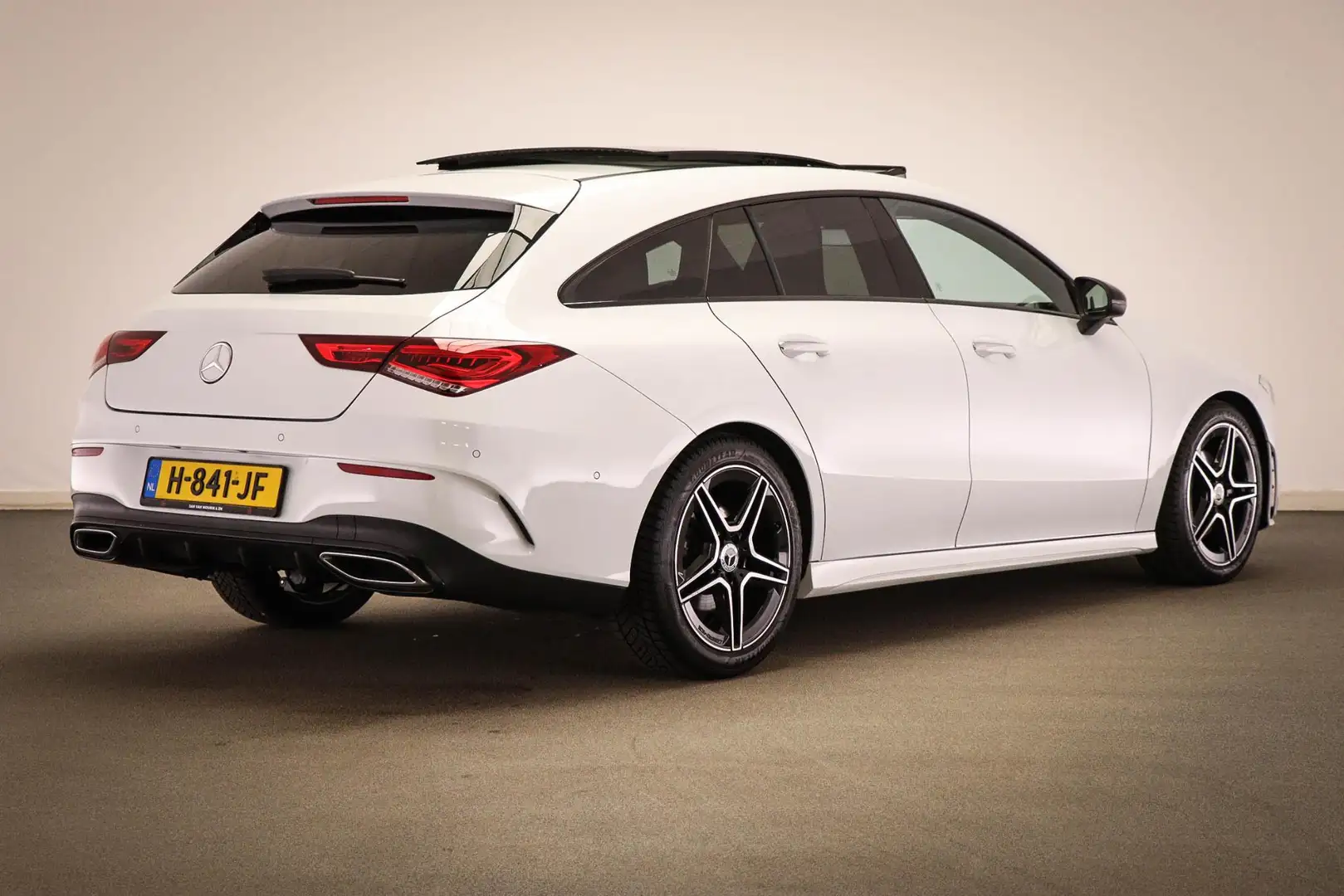 Mercedes-Benz CLA 180 Shooting Brake Business Solution AMG | WIDESCREEN Wit - 2