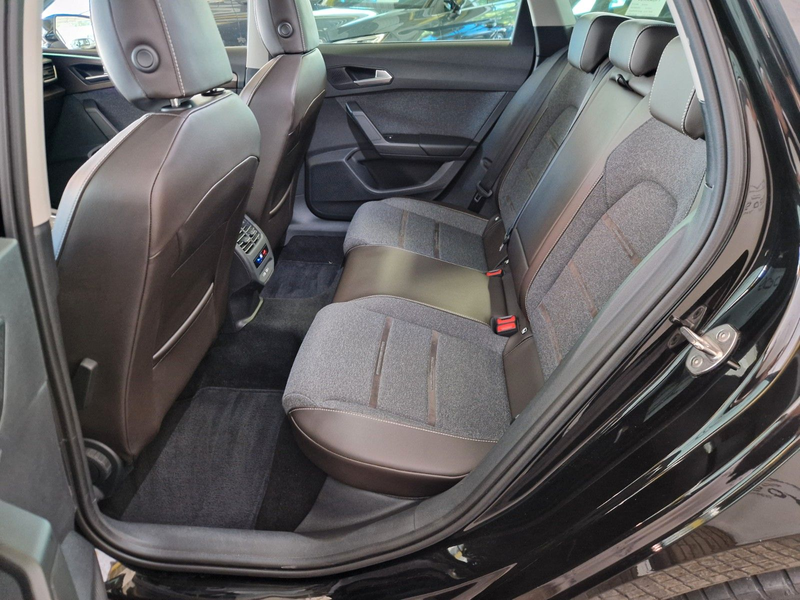 SEAT Leon ST 1.5 eTSI DSG Xcellence LED Navi PDC SH — photo 10