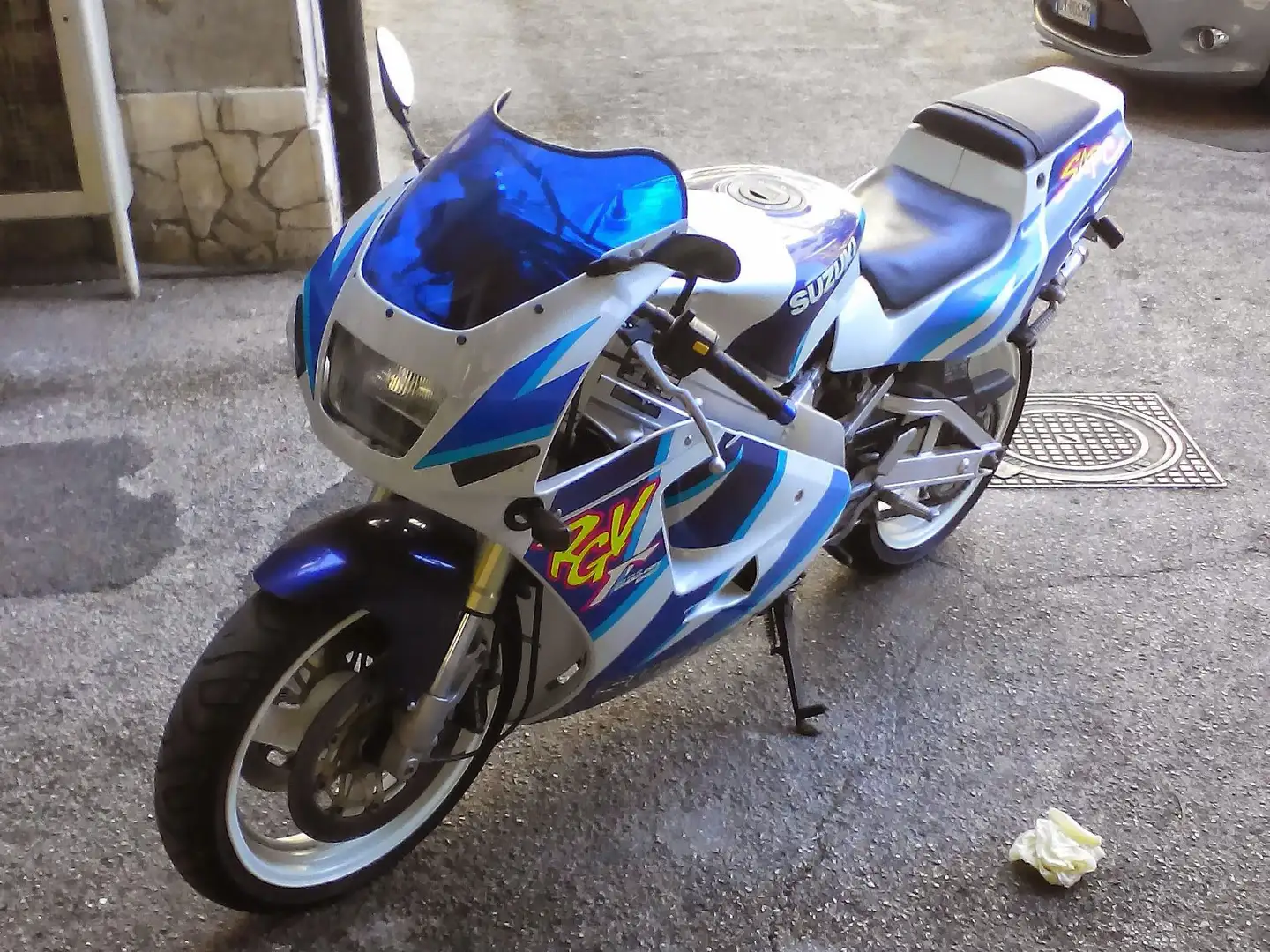 Suzuki RGV 250 Blau - 1