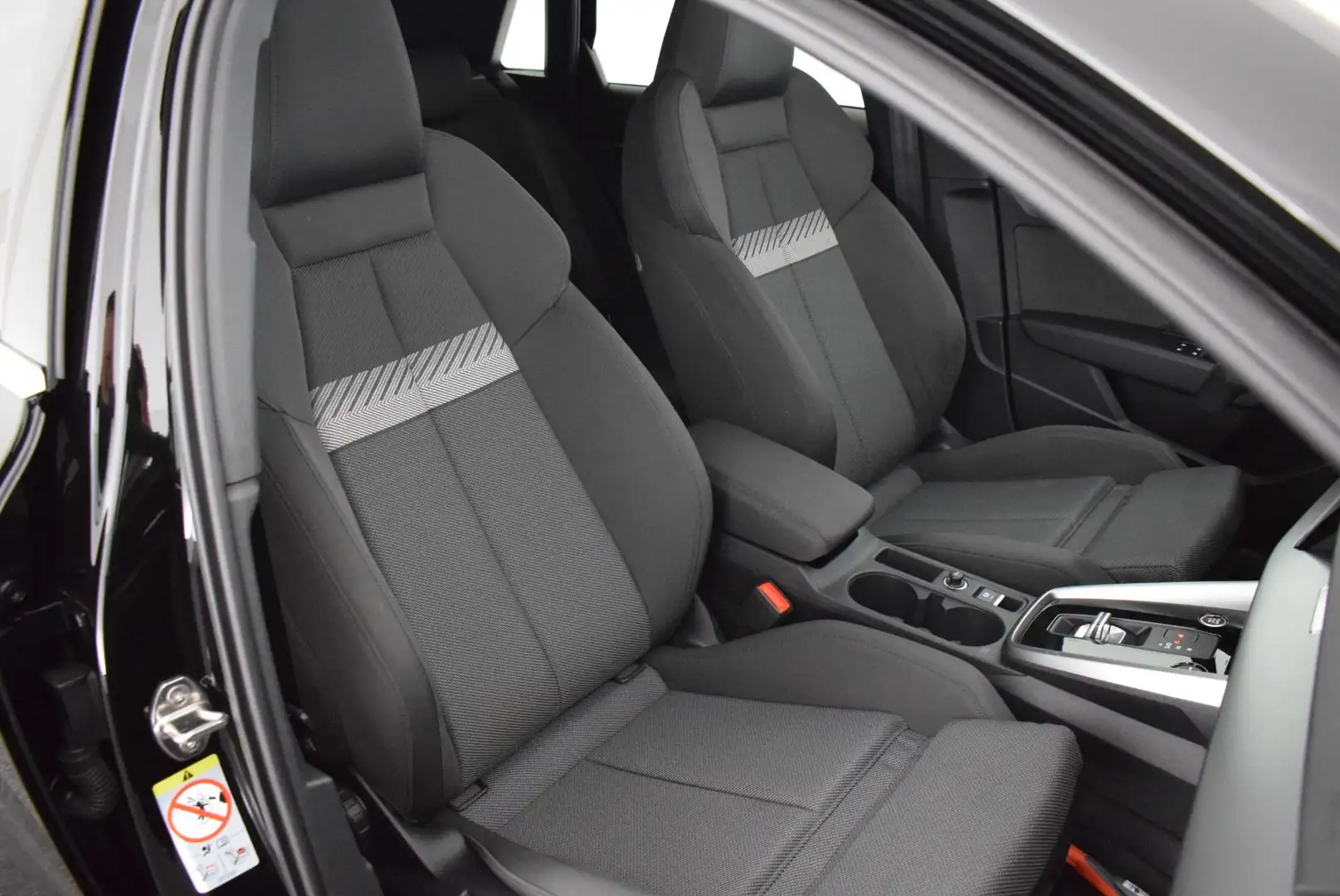 Audi A3 Sportback 35 TFSI 150pk S-Tronic Business edition Negro - 2
