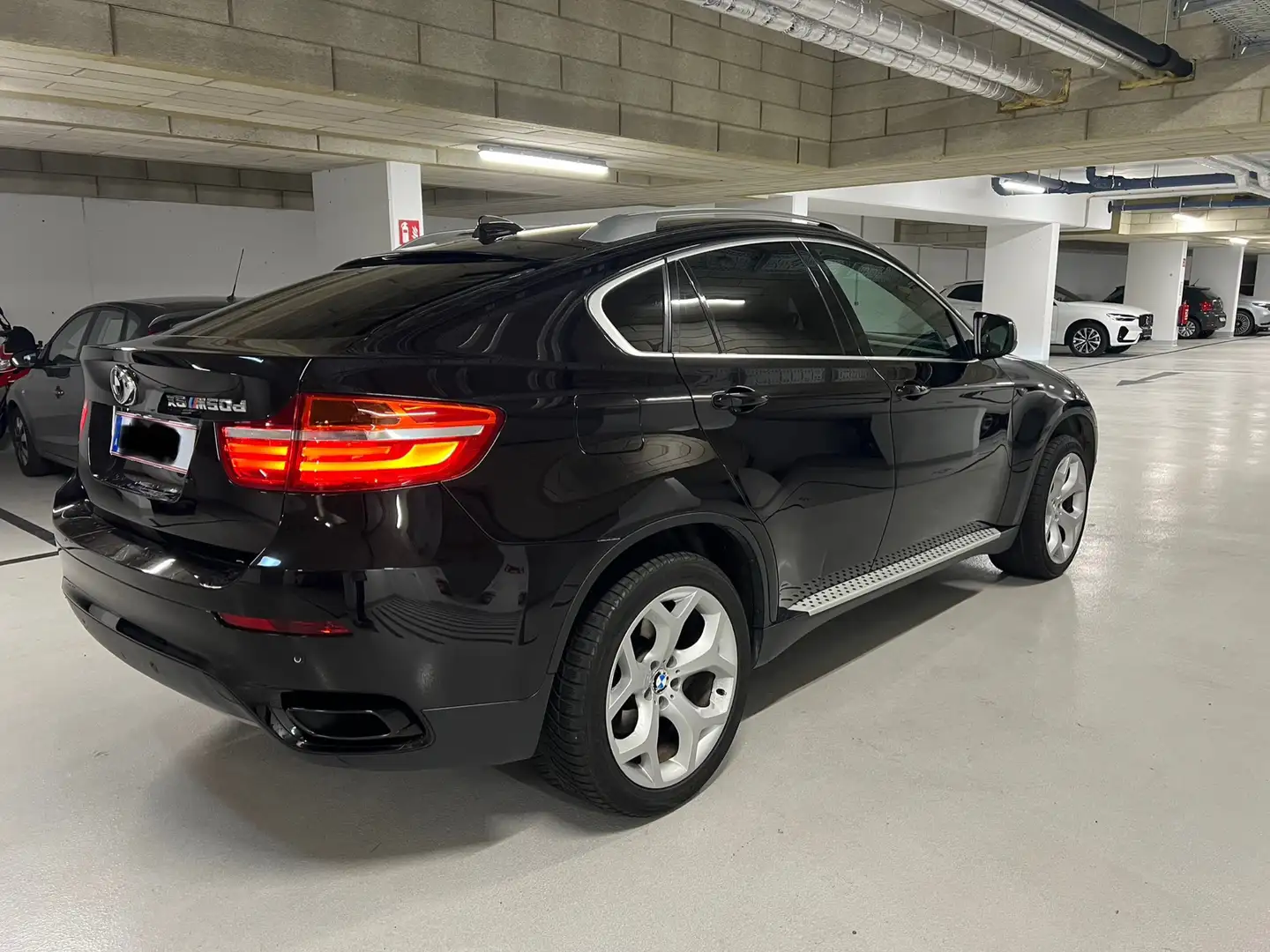 BMW X6 M M50d Österreich-Paket Aut. Schwarz - 2
