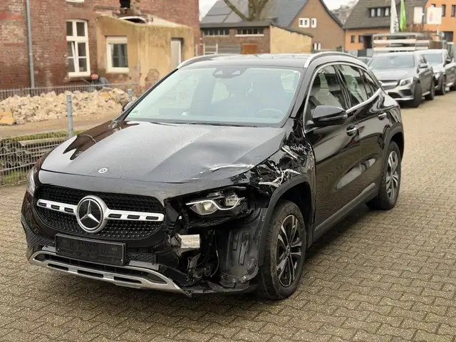 Mercedes-Benz GLA 250 e Kamera SHZ