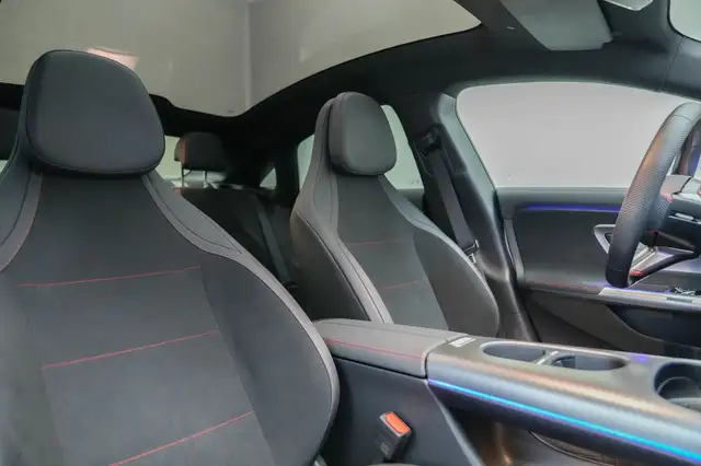 Mercedes-Benz CLA 350 4MATIC mit EQ Technologie WPumpe LED Ansicht 9
