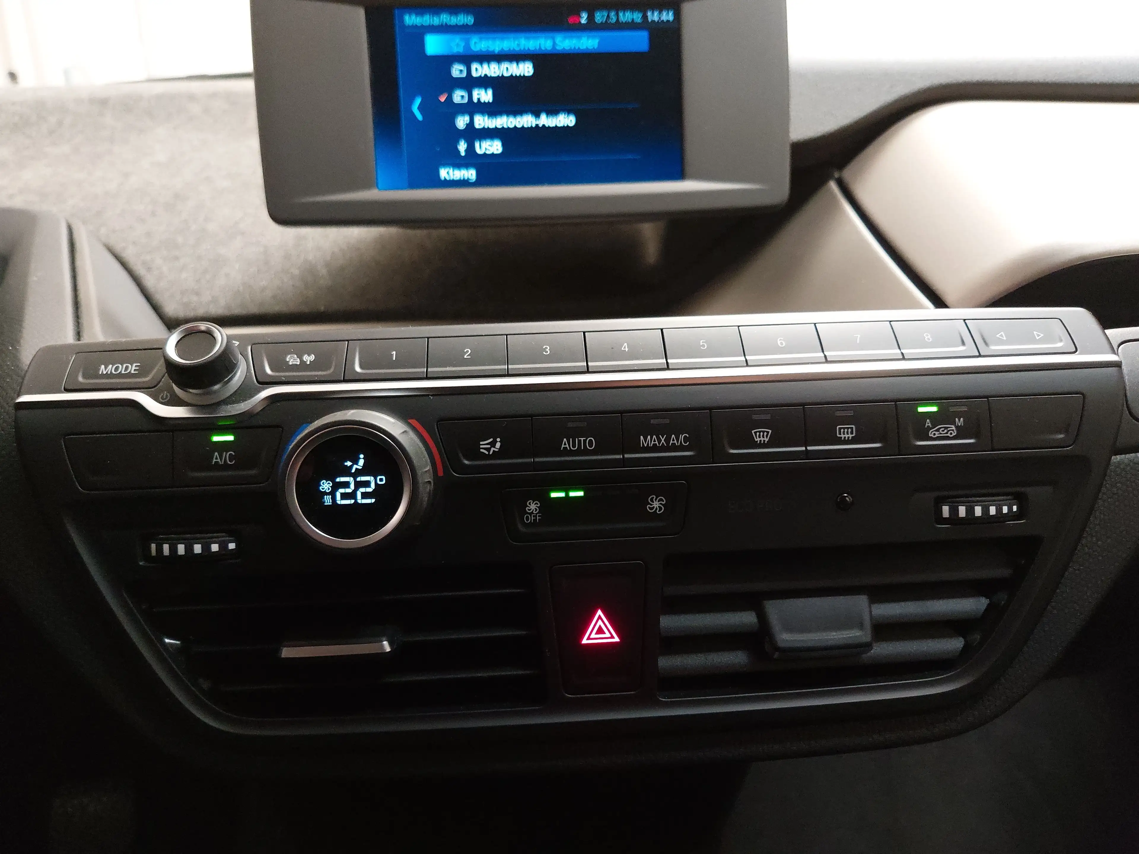 BMW i3 (120 Ah) Navi Bluetooth LED PDC — photo 21