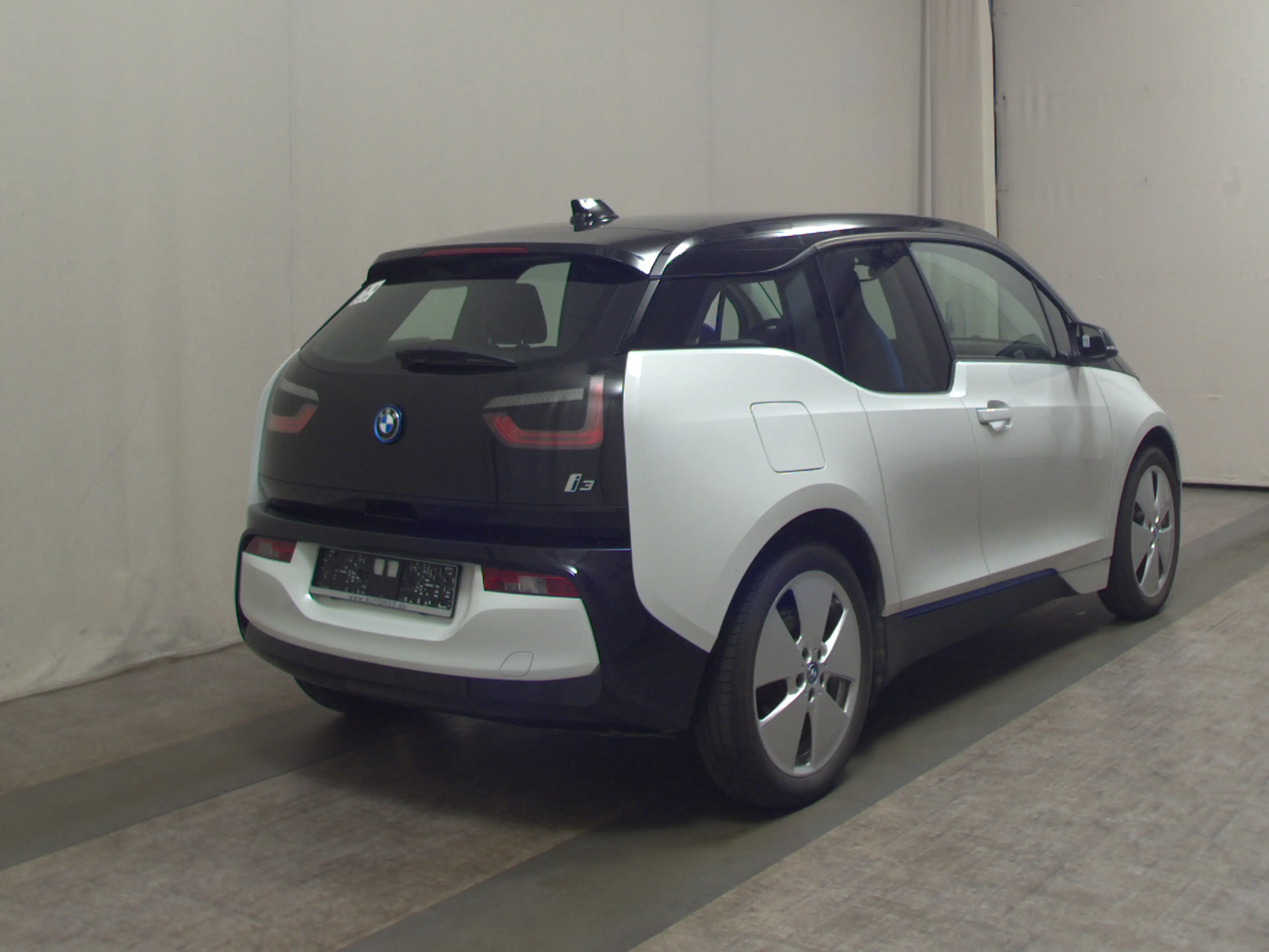 BMW i3 (120 Ah) Navi Bluetooth LED PDC — photo 4