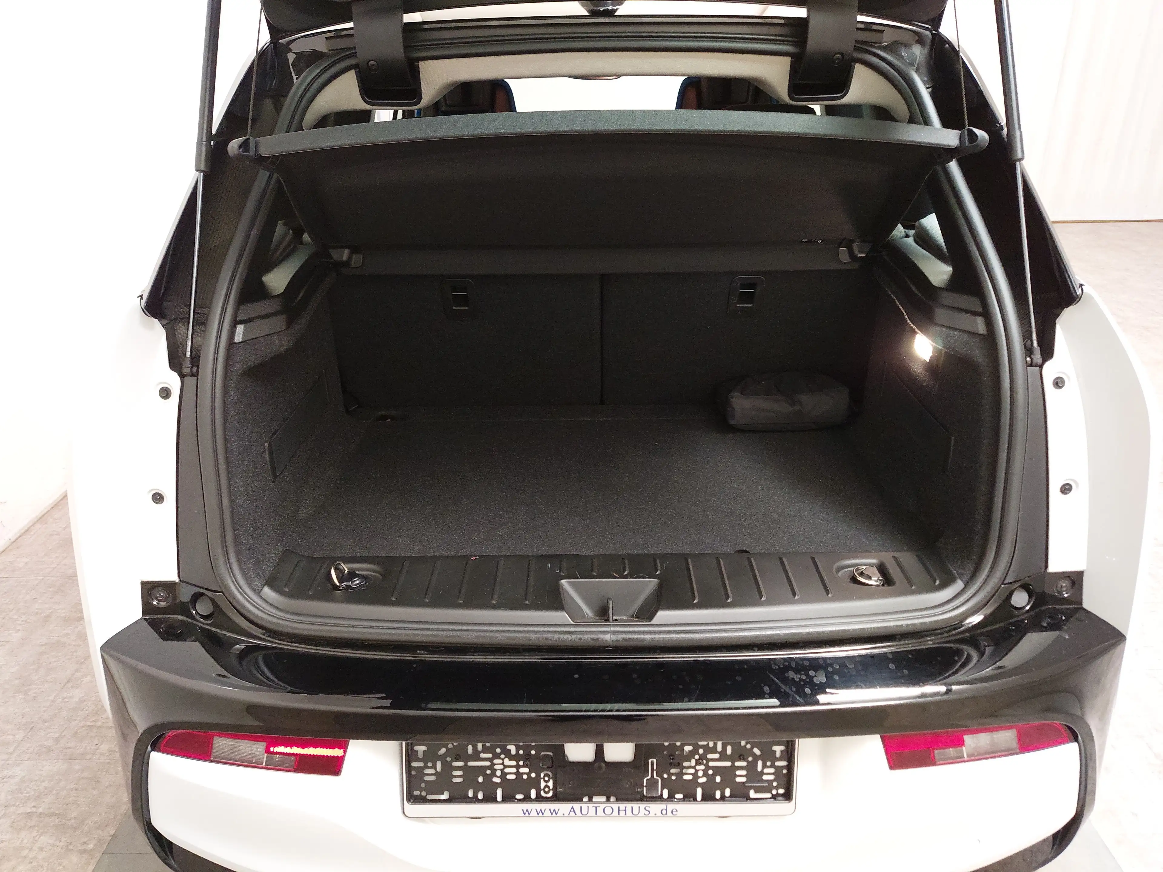 BMW i3 (120 Ah) Navi Bluetooth LED PDC — photo 17
